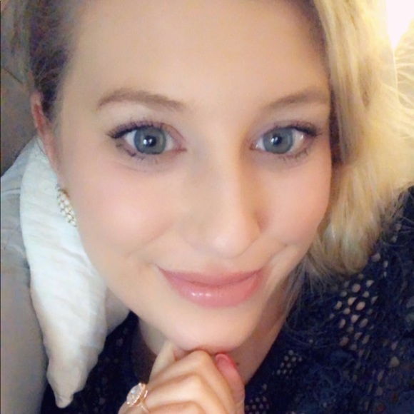 Meet your Posher, Kelli - Picture 3 of 5